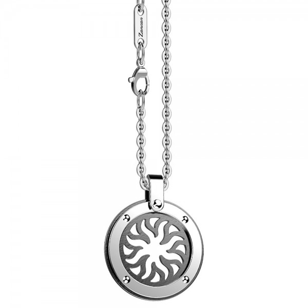 Collana con sole su medaglia tonda.